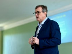 Santa Casa de Santos promove palestra sobre prevenção ao câncer de próstata e reforça ações de conscientização do Novembro Azul